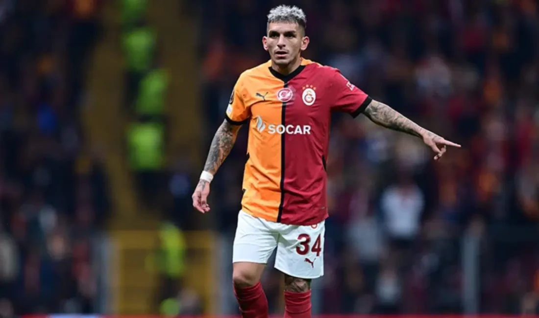 Galatasaray'ın Uruguaylı yıldızı Lucas Torreira, Beyoğlu'nda bir alışveriş merkezinde kimliği