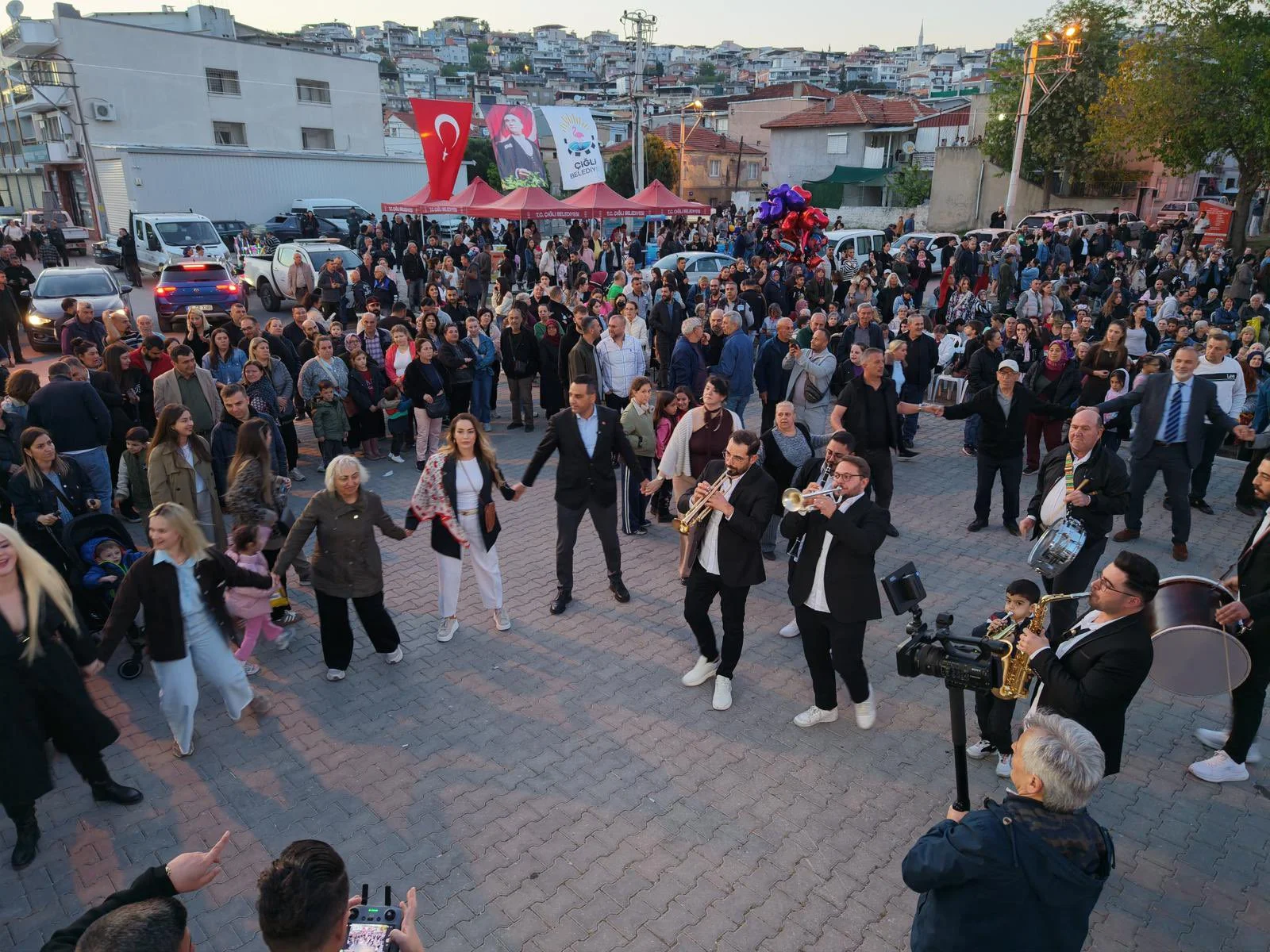 Çiğli’de Hıdrellez coşkusu: Binlerce kişi baharın ve kardeşliğin renklerinde buluştu