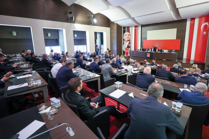 Özgür Özel’den “40 gün” planı: CHP’de Kurultay takvimi şekilleniyor