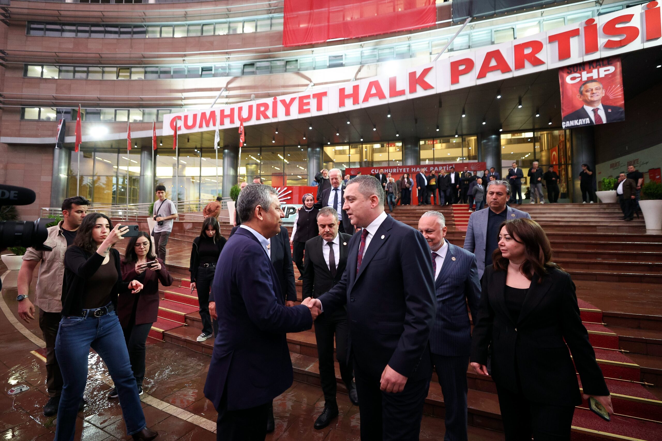 TBB Başkanı Sağkan'dan Özgür Özel'e ziyaret: 'Yargı eliyle siyaset dizayn ediliyor'