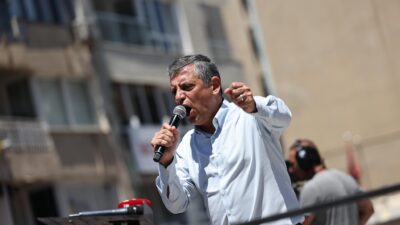 Polis ablukası altındaki Cumhuriyet Meydanı’nın ardından Gündoğdu Meydanı’na geçen ve