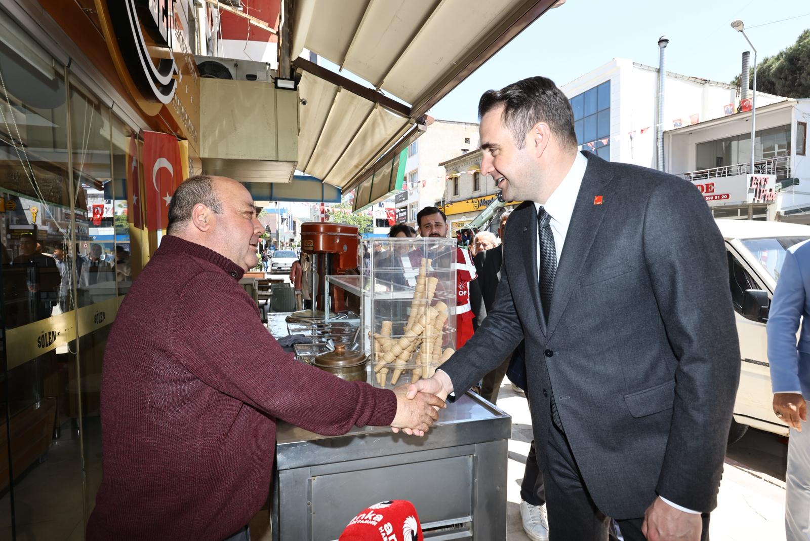 CHP İl ve İlçe yöneticileriyle birlikte Seferihisar’ı karış karış gezen