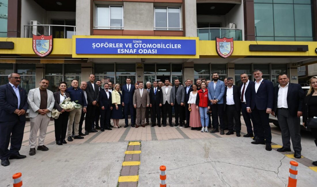 İzmir Karabağlar’da saha çalışması yürüten CHP İzmir'in temaslarında, sokağın ve