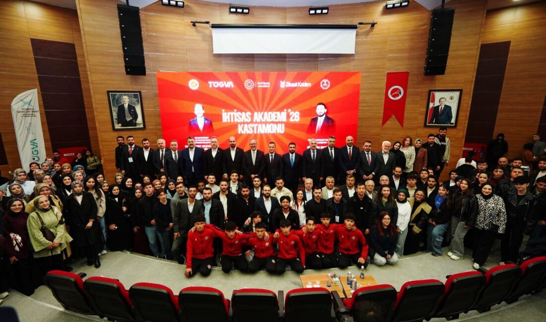 Önceki dönem Gençlik ve Spor Bakanı ve AK Parti İzmir