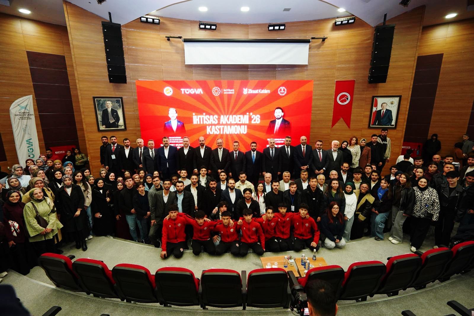 Önceki dönem Gençlik ve Spor Bakanı ve AK Parti İzmir
