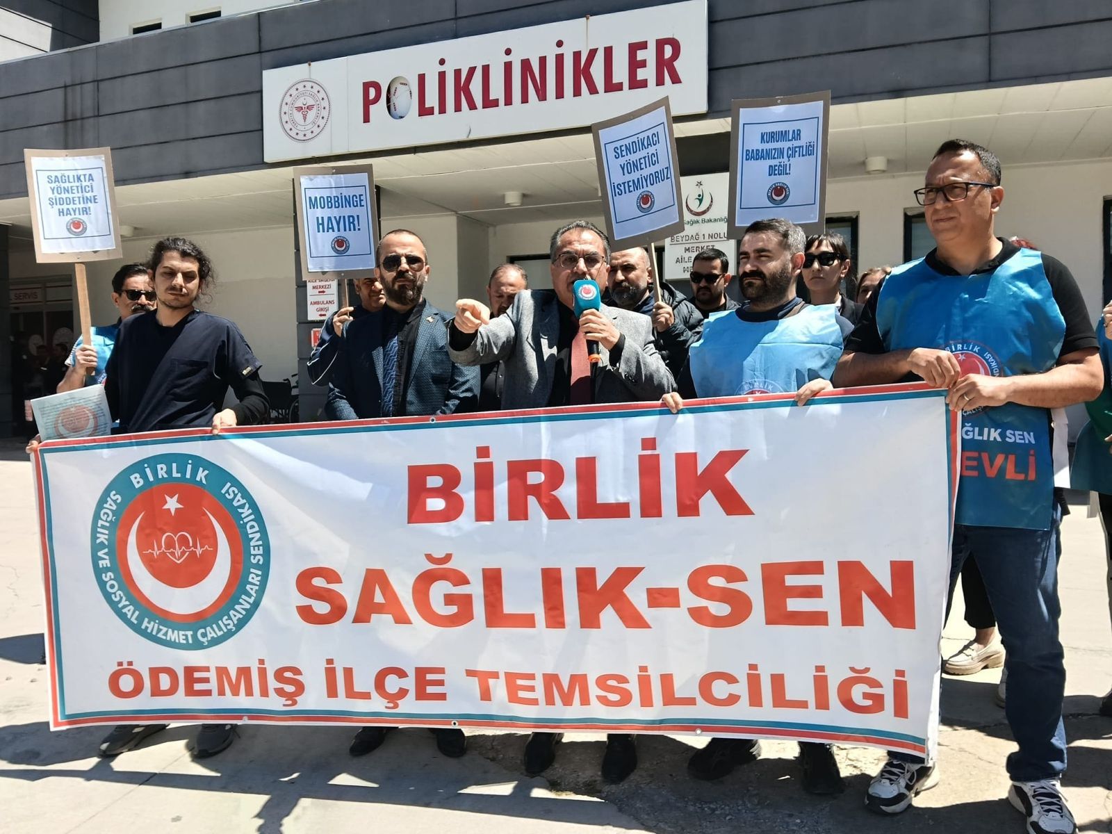 Beydağ’da sağlık çalışanlarına mobbing isyanı: 'Müdür Değil Kumpasçı!'