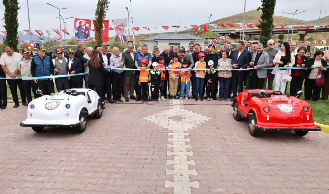 Menemen Belediye Başkanı Aydın Pehlivan, çocuklarda trafik bilinci oluşturmak amacıyla