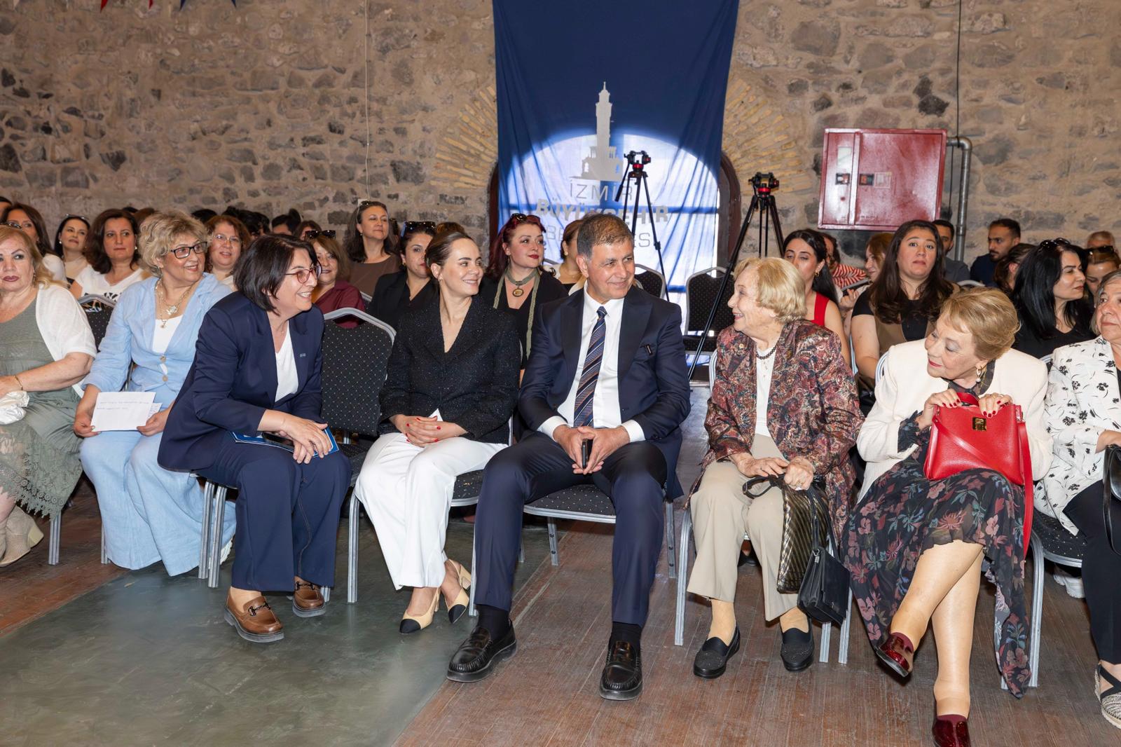 Başkan Tugay’dan Hemşireler Günü mesajı: “Türkiye’ye örnek olacak sağlık sistemi kuracağız”