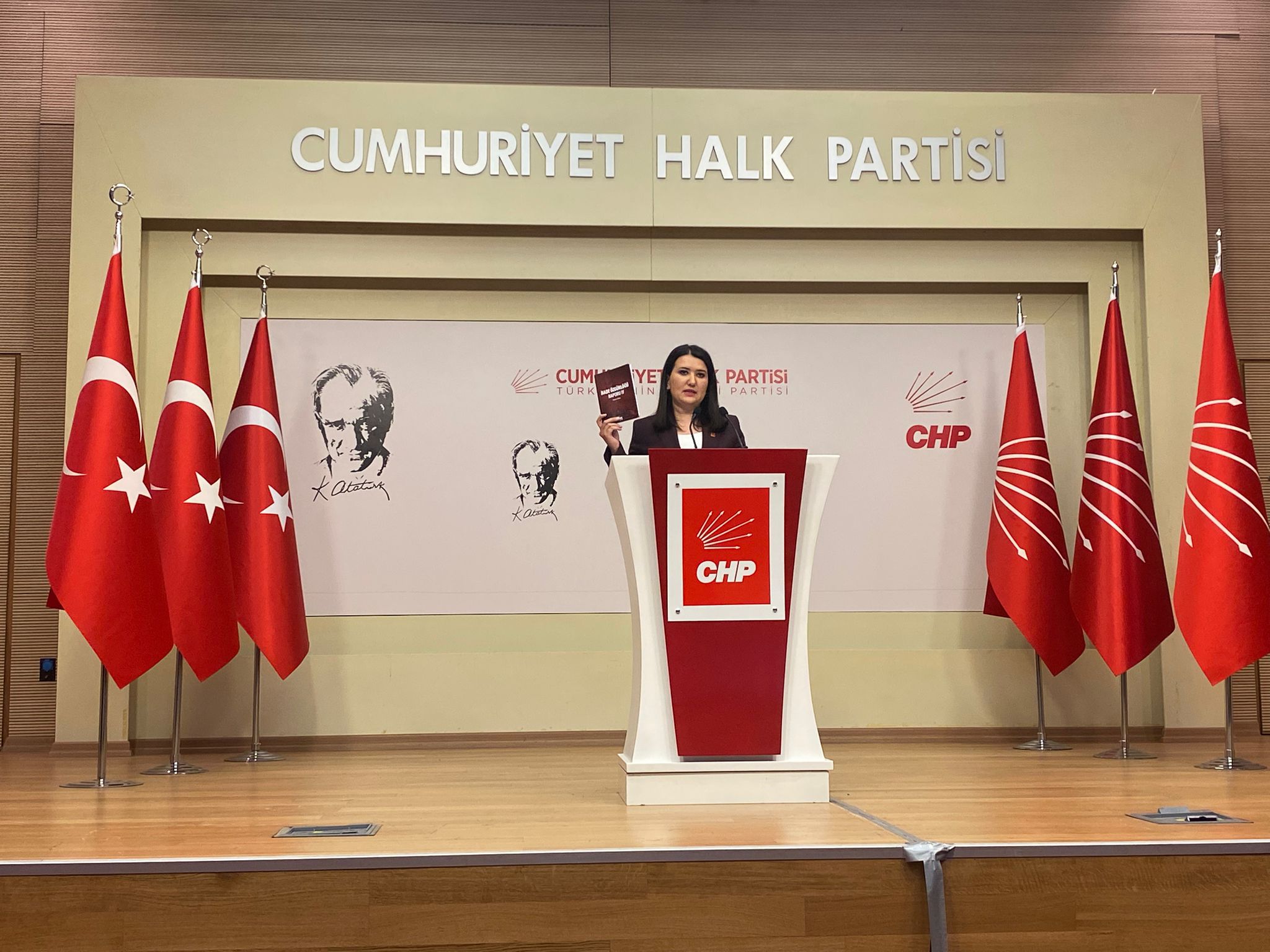 CHP'den Adalet Bakanlığı'na 'WhatsApp Grubu' suçlaması: Gökçe Gökçen ifade özgürlüğü raporunu açıkladı