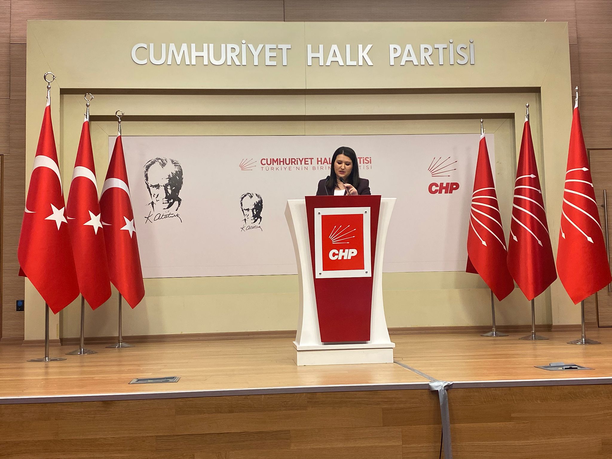 CHP'den Adalet Bakanlığı'na 'WhatsApp Grubu' suçlaması: Gökçe Gökçen ifade özgürlüğü raporunu açıkladı