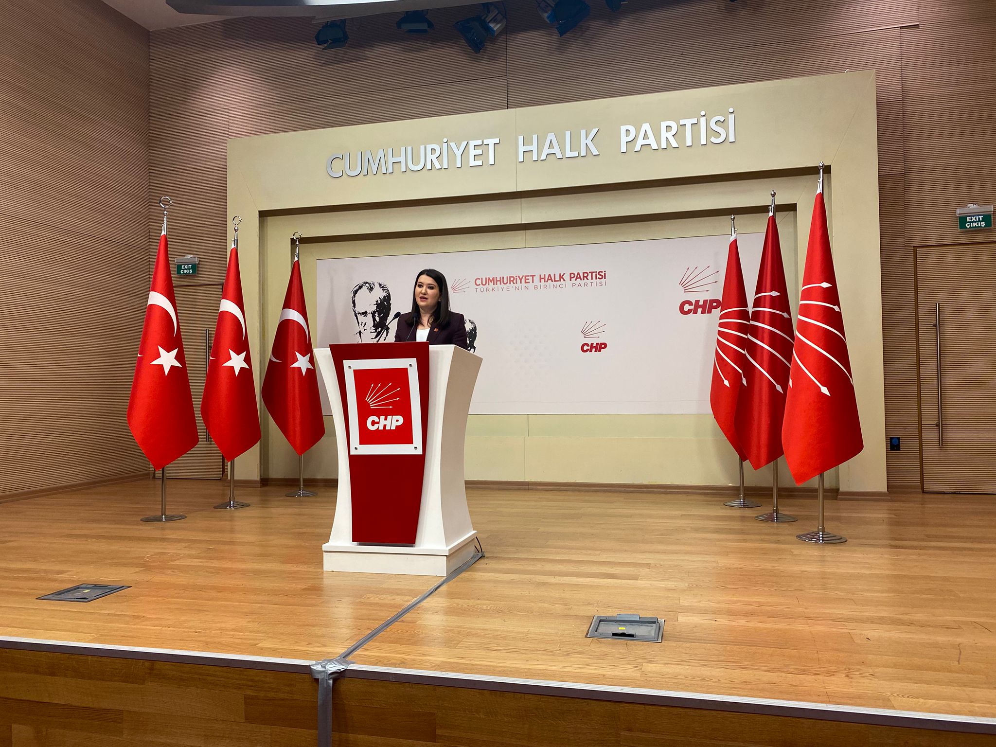 CHP'den Adalet Bakanlığı'na 'WhatsApp Grubu' suçlaması: Gökçe Gökçen ifade özgürlüğü raporunu açıkladı