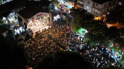 16. Uluslararası Emiralem Çilek Festivali’nin ikinci gününe sağanak yağış damga