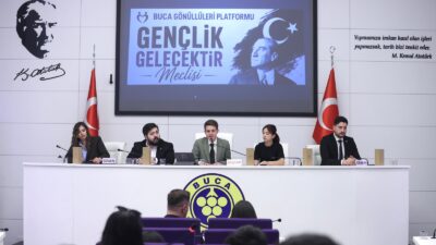 Buca Belediyesi Meclis Salonu'nda Görkem Duman'ın desteğiyle toplanan gençler "Gençlik