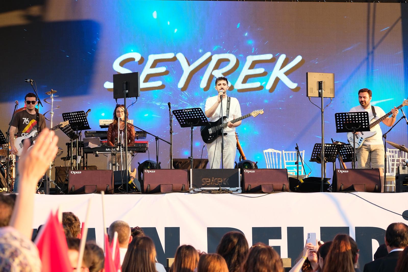 Menemen’de 19 Mayıs çifte bayramı: 23 bin metrekarelik 'Kent Gözü' açıldı!
