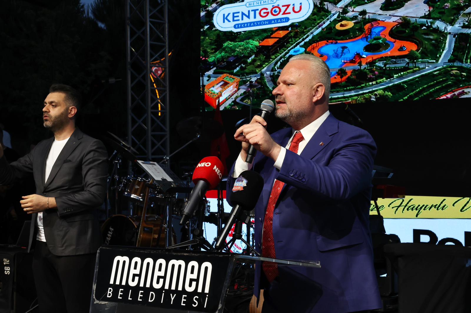 Menemen’de 19 Mayıs çifte bayramı: 23 bin metrekarelik 'Kent Gözü' açıldı!
