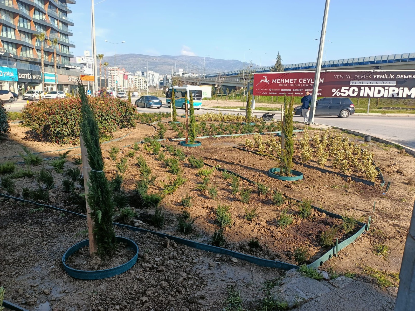 İzmir yaza çiçek açarak hazırlanıyor: 44 noktada estetik ve ekolojik dokunuş 4 İzmir yaza çiçek açarak hazırlanıyor: 44 noktada estetik ve ekolojik dokunuş
