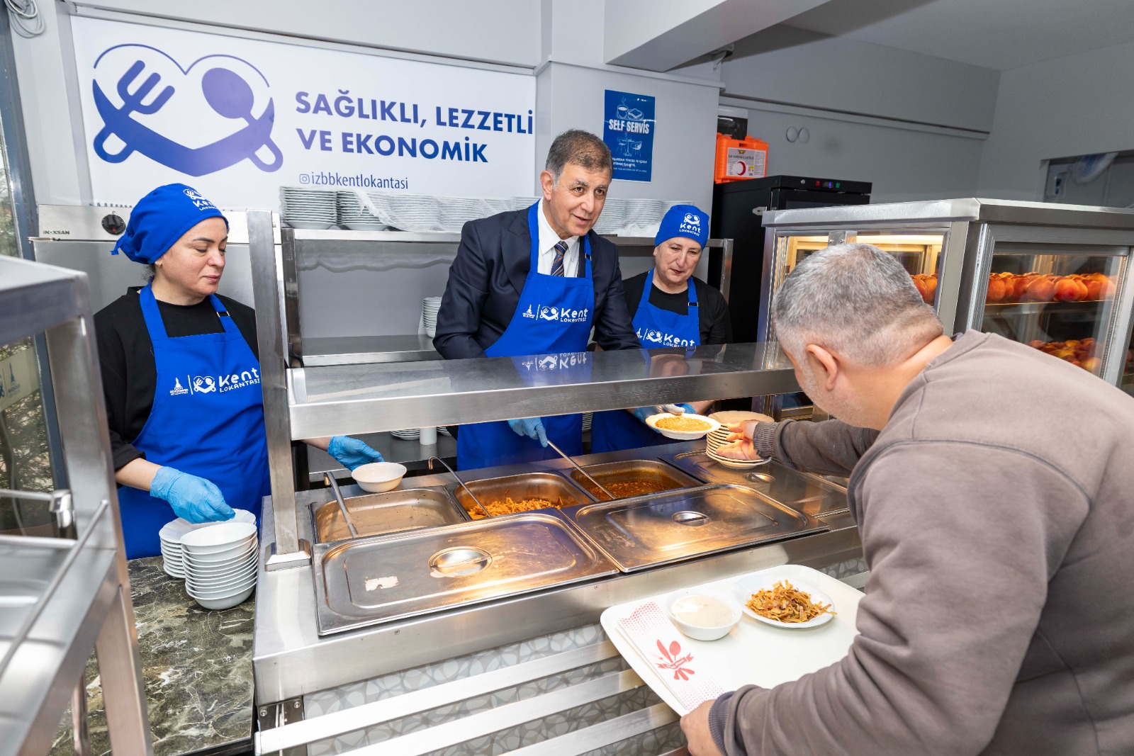 İzmir’de inanılmaz fiyat: 4 çeşit yemek sadece 25 lira! O şubede izdiham yaşanıyor
