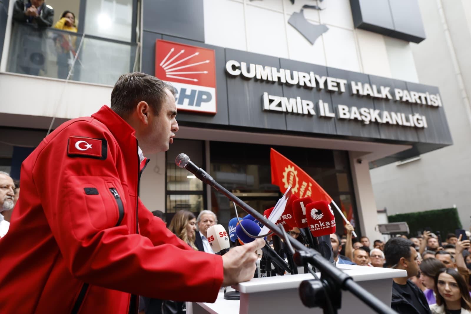 CHP İzmir’de butlan isyanı: 'Teslim olmayız boyun eğmeyiz!' 1 CHP İzmir’de butlan isyanı: 'Teslim olmayız boyun eğmeyiz!'