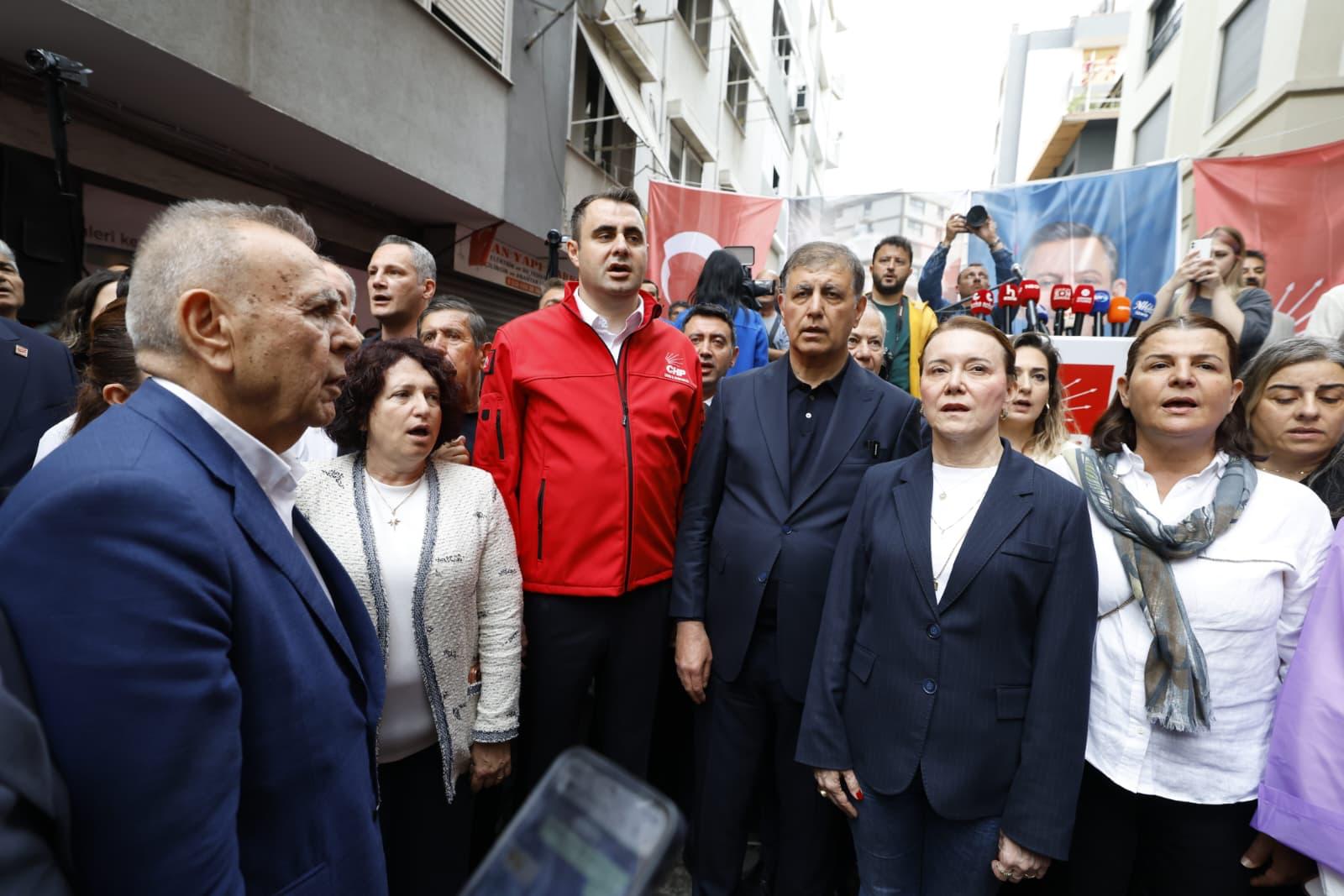 CHP İzmir’de butlan isyanı: 'Teslim olmayız boyun eğmeyiz!' 2 CHP İzmir’de butlan isyanı: 'Teslim olmayız boyun eğmeyiz!'