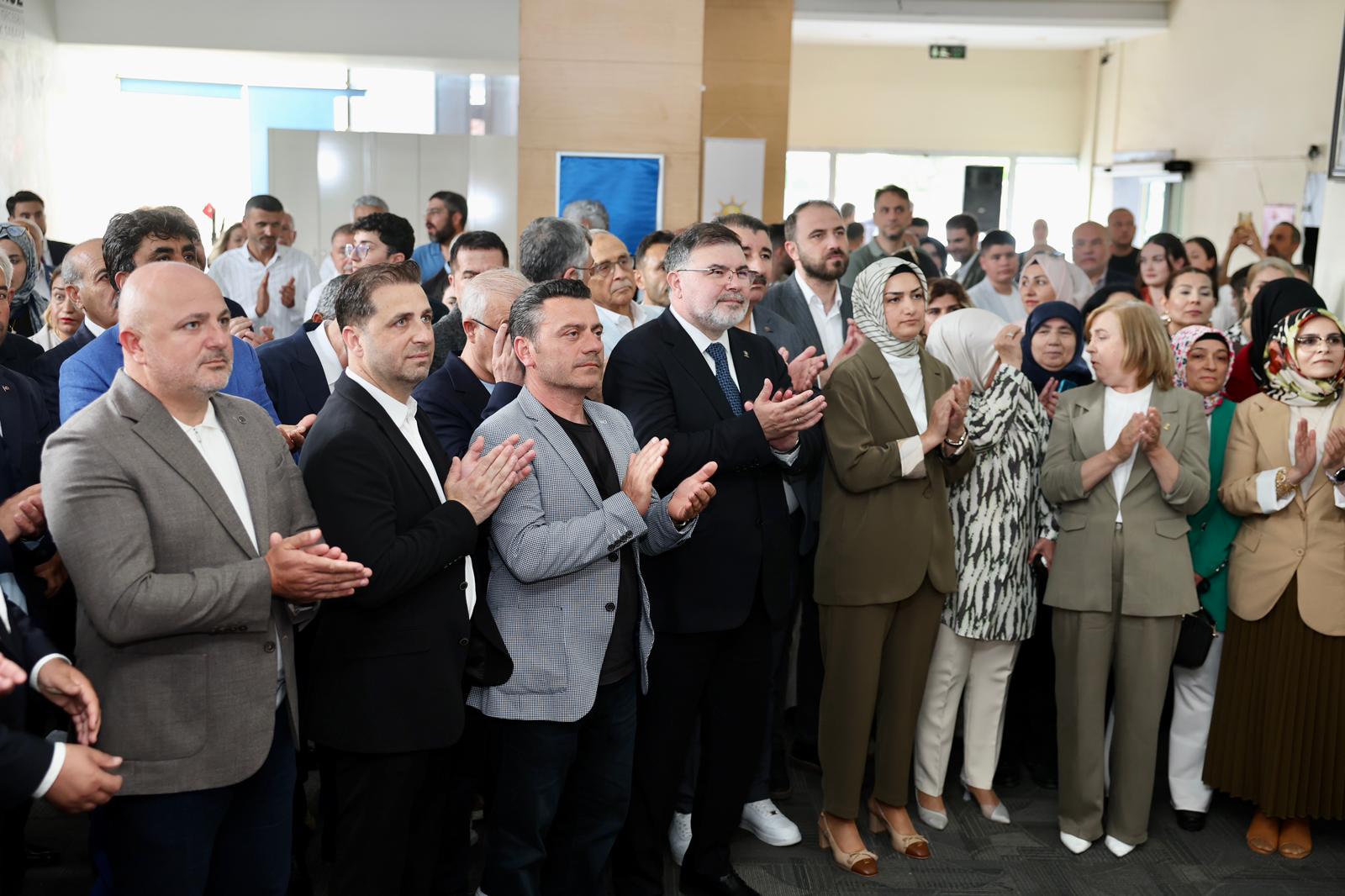 AK Parti İzmir'de bayramlaşma: "Hedef güçlü yarınlar"