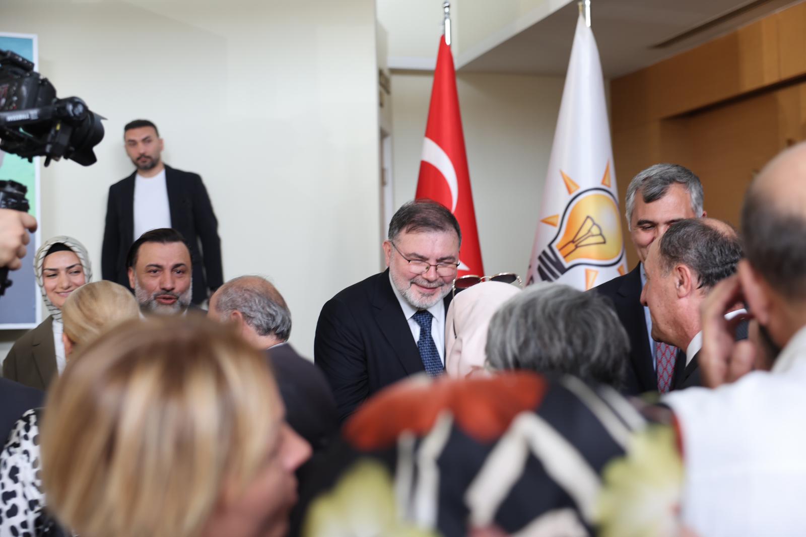 AK Parti İzmir'de bayramlaşma: "Hedef güçlü yarınlar"