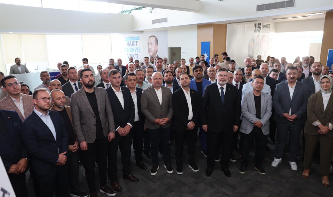 AK Parti İzmir İl Başkanlığı’ndaki bayramlaşma programında konuşan İl Başkanı
