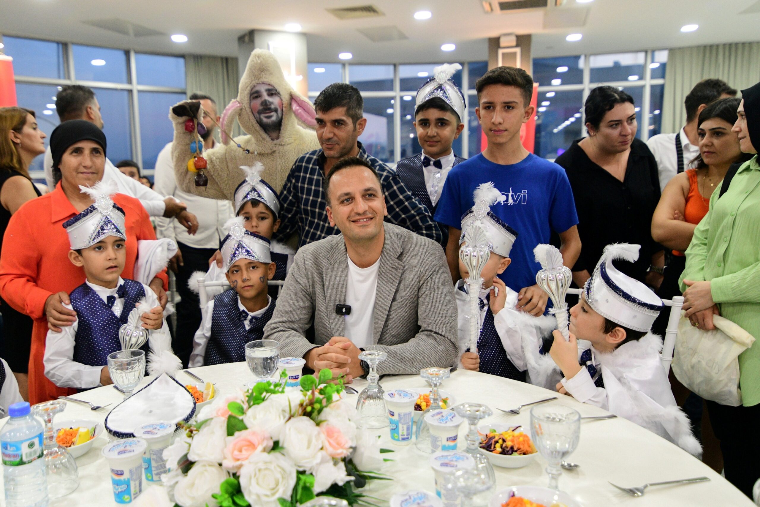 Bornova’da kocaman gülümsemeler: Sünnet şöleni için kayıtlar başladı!