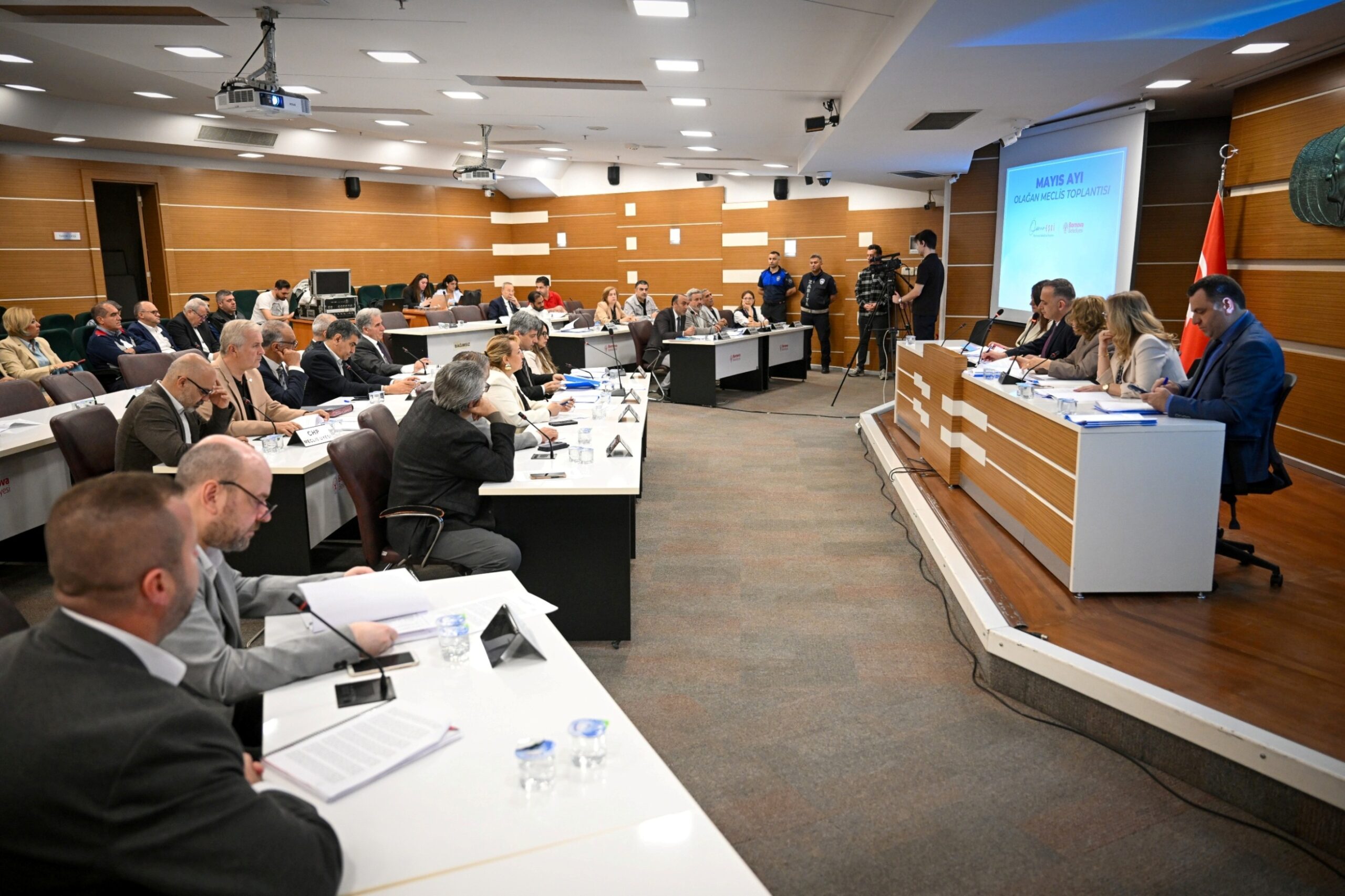 Bornova'da kesin hesaba meclis onayı