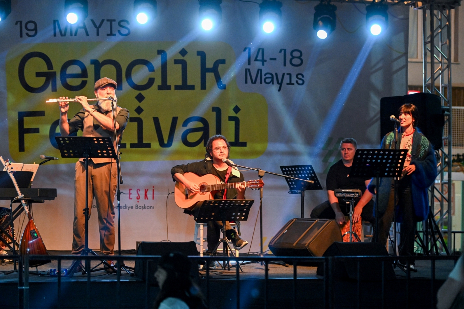 19 Mayıs gençlik sahnesi Küçükpark’ta kuruldu: Bornova’da Festival coşkusu Grup İlyada ile başladı