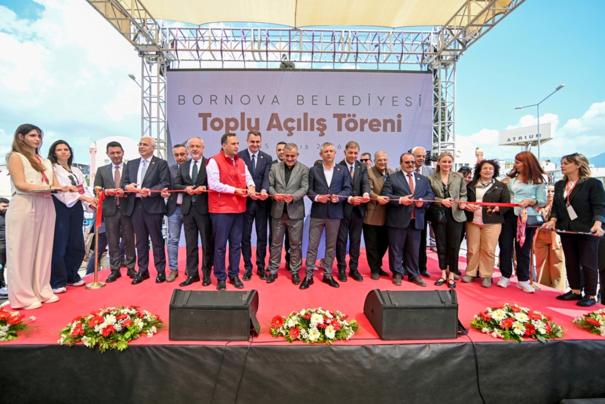 Özel Bornova'da 3 önemli projeyi hizmete açtı: "Ömer Eşki kentin hakkını veriyor"