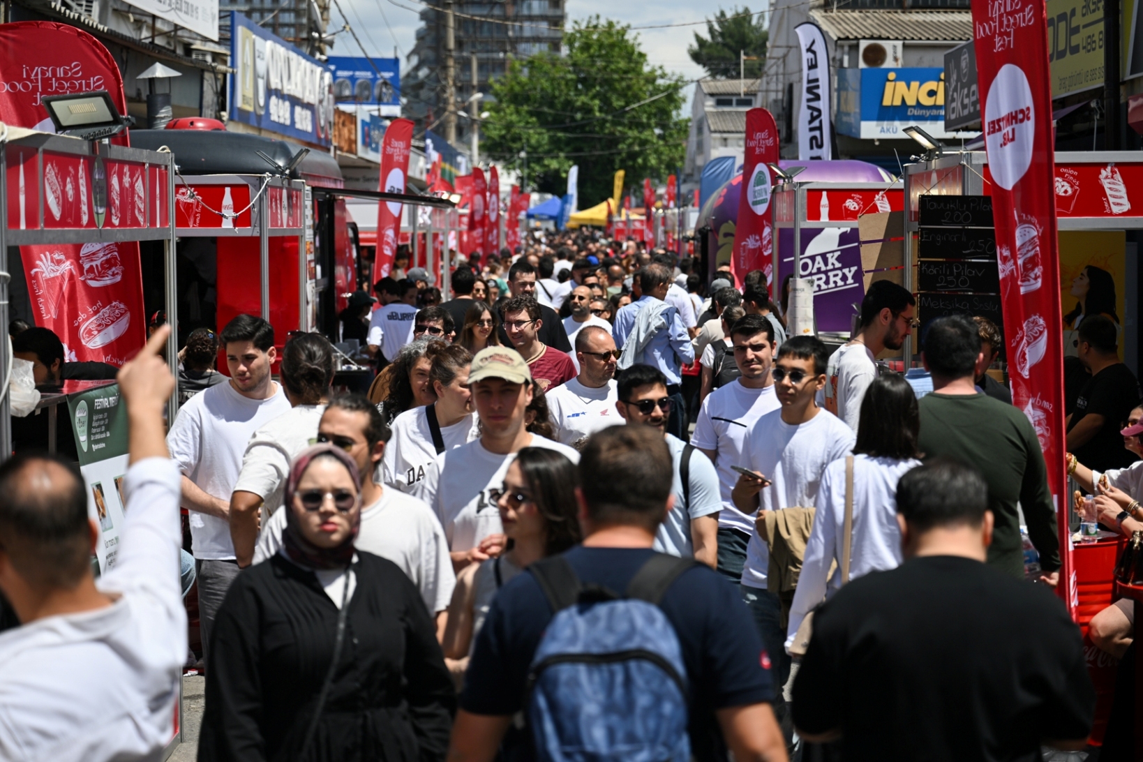 Bornova’da sanayiye festival geldi: “Sanayi Street Food Fest” yoğun ilgi gördü 4 Bornova’da sanayiye festival geldi: “Sanayi Street Food Fest” yoğun ilgi gördü