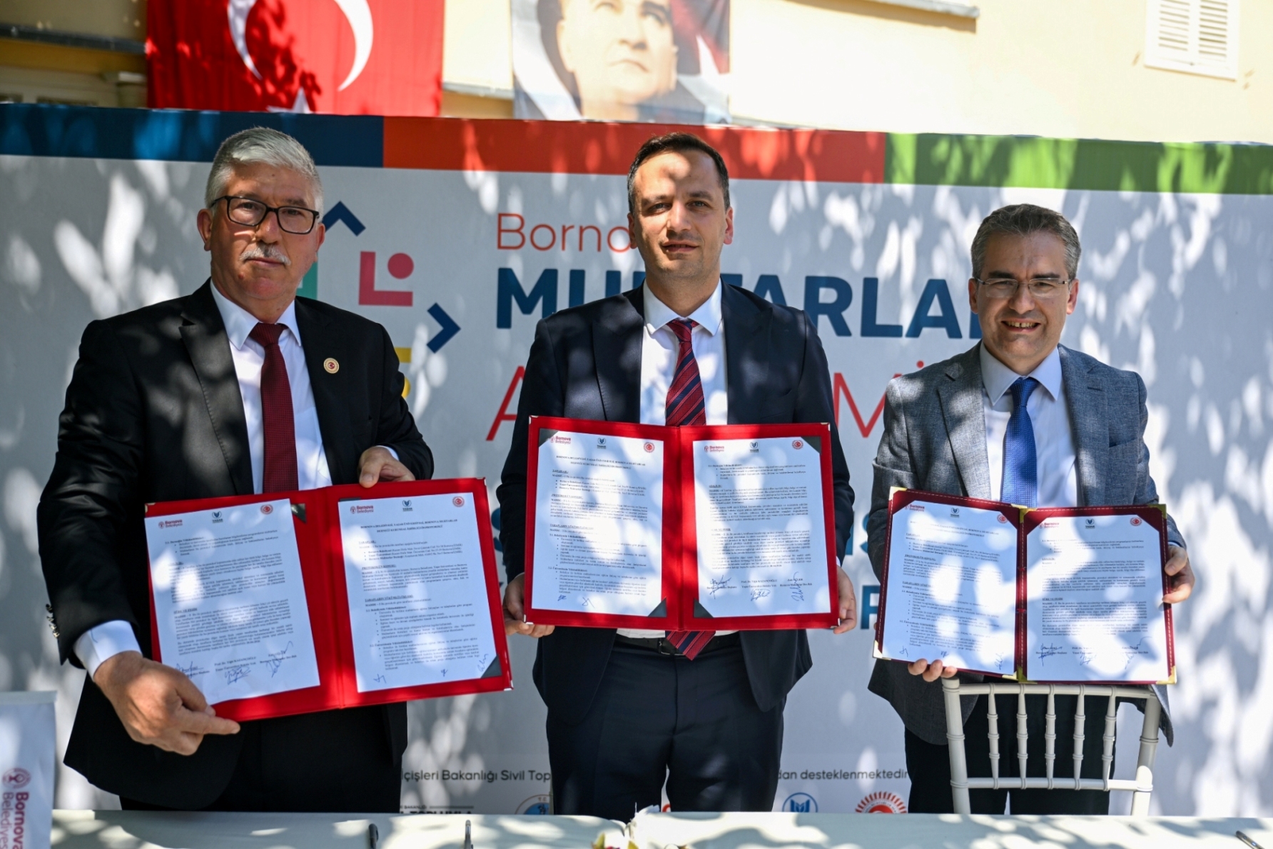 Bornova’da yerelden yükselen güç: Muhtarlar Akademisi’nde mezuniyet heyecanı