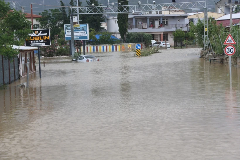 Hatay'da sel felaketi: 2 ölü, 4 yaralı