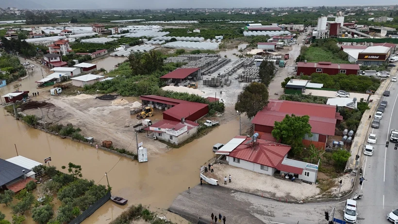 Hatay'da sel felaketi: 2 ölü, 4 yaralı