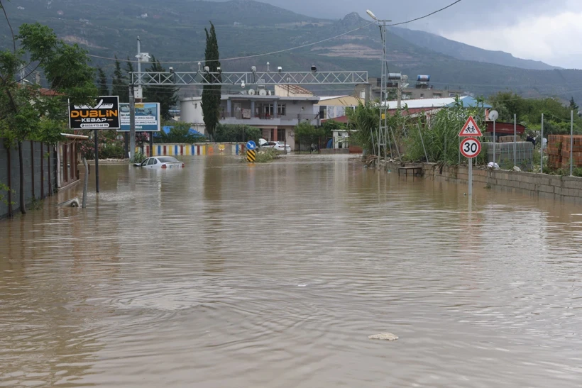 Hatay'da sel felaketi: 2 ölü, 4 yaralı