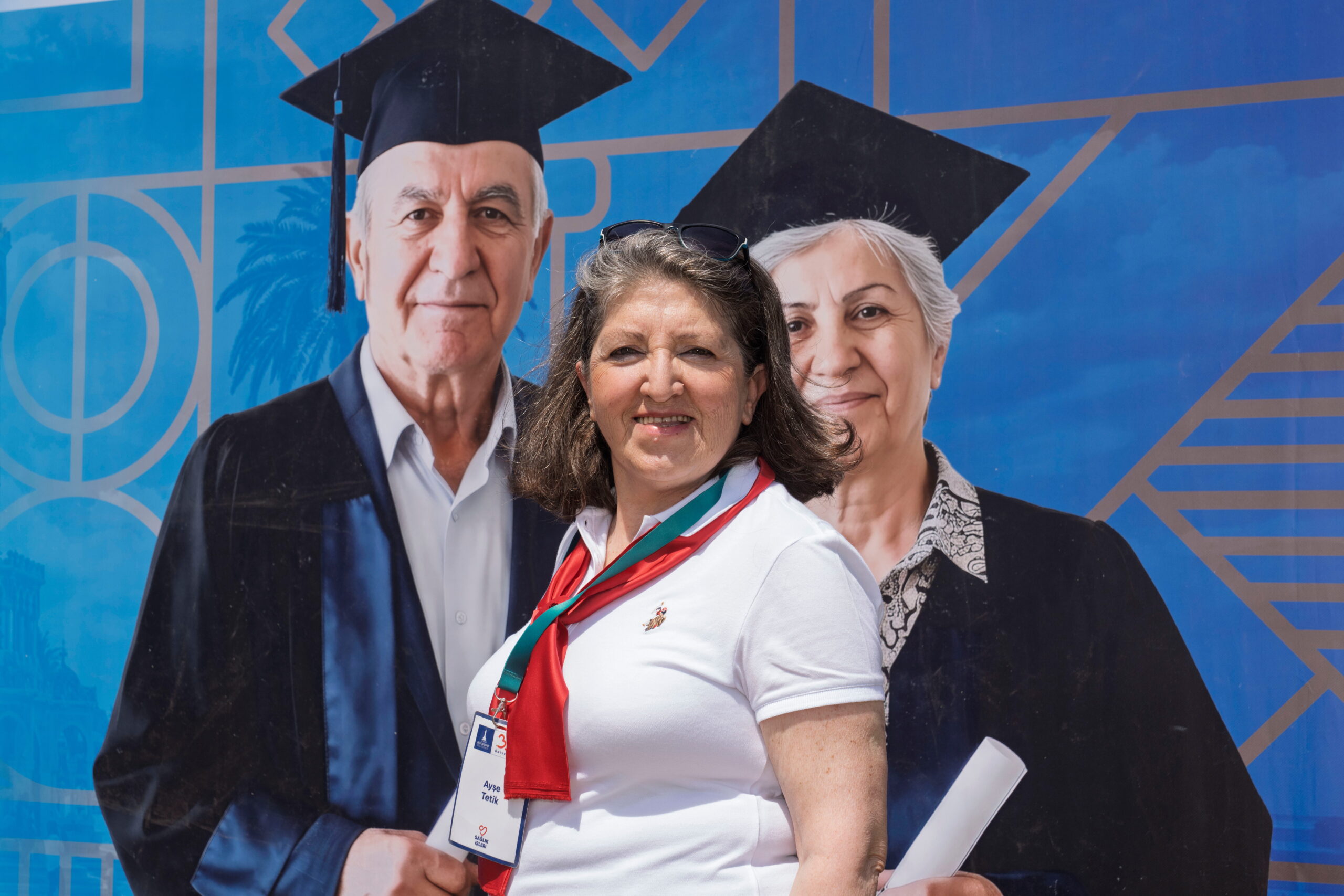 İzmir’de ikinci bahar karnavalı: 3. Yaş Üniversitesi şenliği başladı!