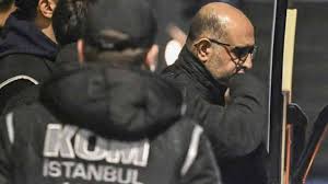 Aralarında görevden uzaklaştırılan 7 belediye başkanının da bulunduğu 200 sanıklı