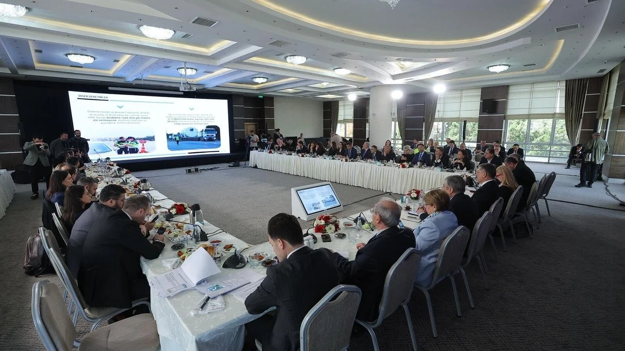 Bayram trafiğinde yeni dönem: 334 bin personel sahada