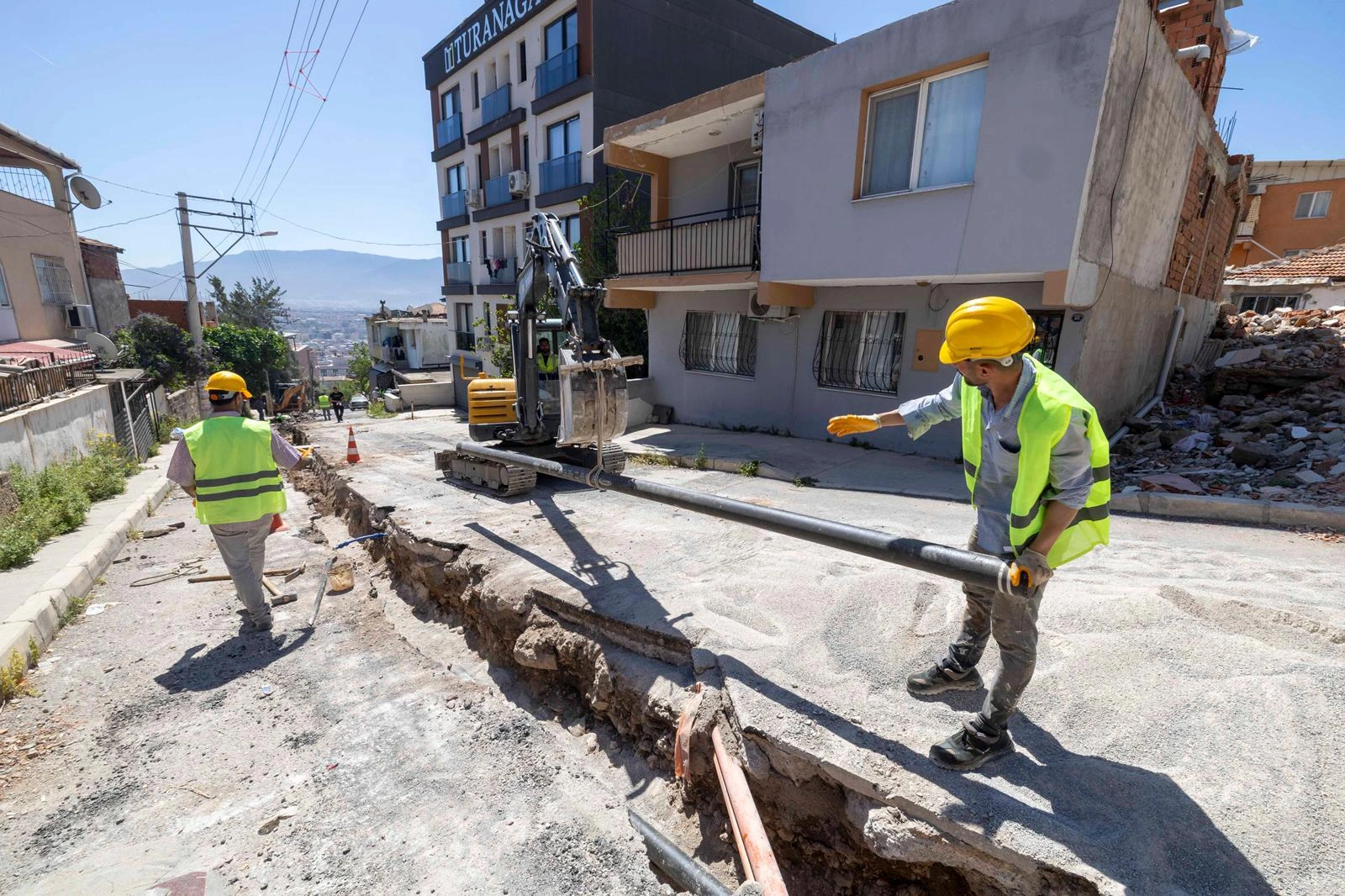 Bayraklı’da altyapı dönüşümü: 35 kilometrelik içme suyu hattı yenileniyor