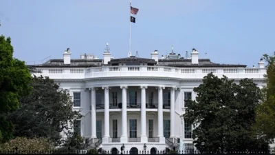 Washington’da Beyaz Saray yerleşkesinin güvenlik noktasına yaklaşarak ateş açan bir
