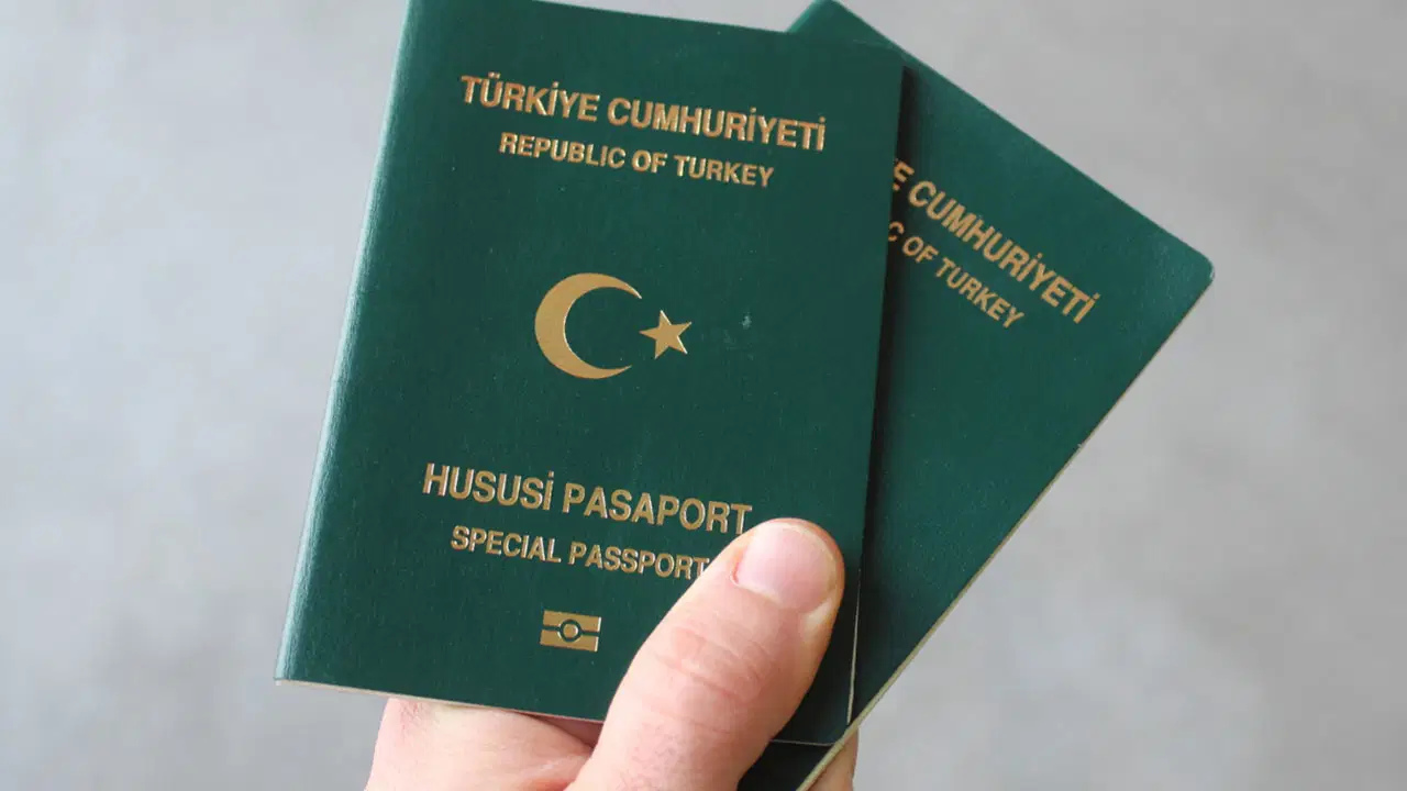 Meclis’te pasaport mesaisi: Öğretmenler ve eczacılar için 'yeşil' talep!