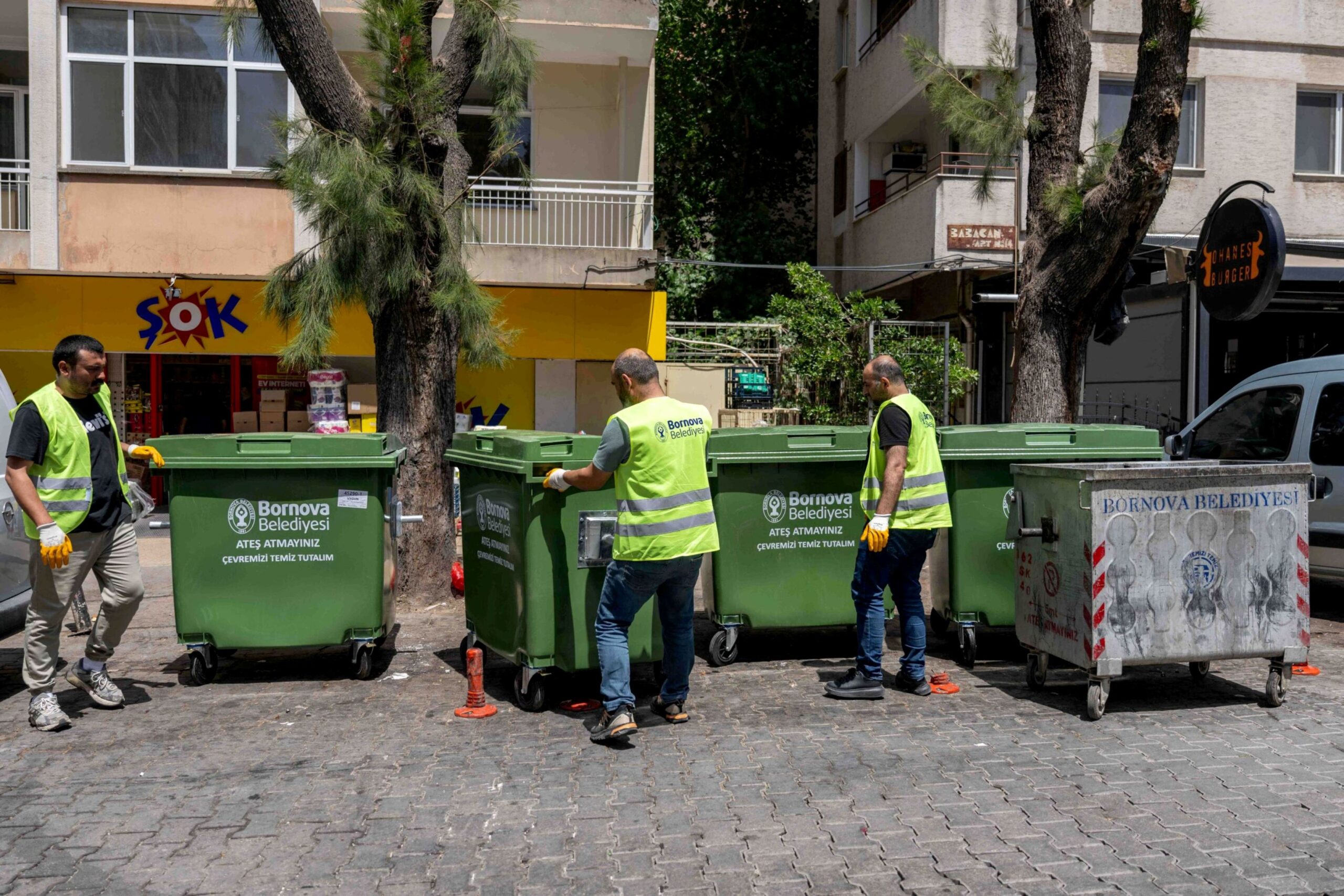 Bornova’ya 325 yeni çöp konteyneri: Daha büyük hacimle temizlikte yeni dönem