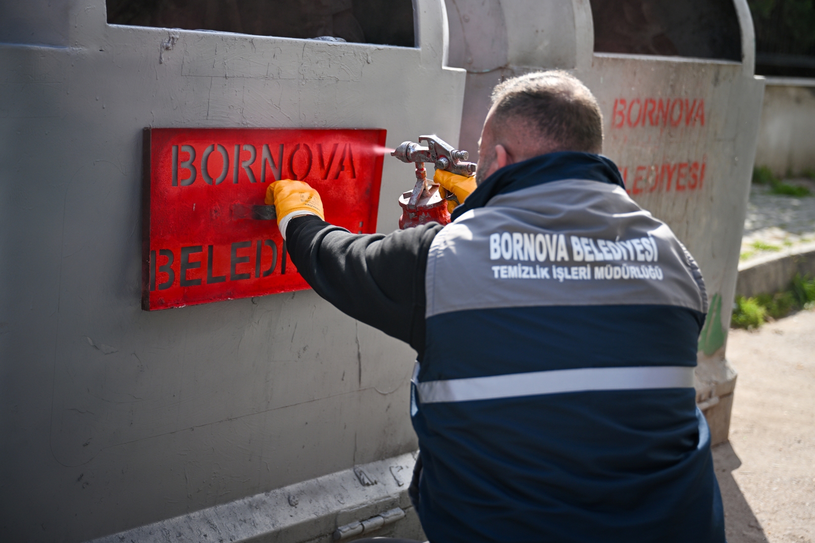 Bornova’ya 325 yeni çöp konteyneri: Daha büyük hacimle temizlikte yeni dönem
