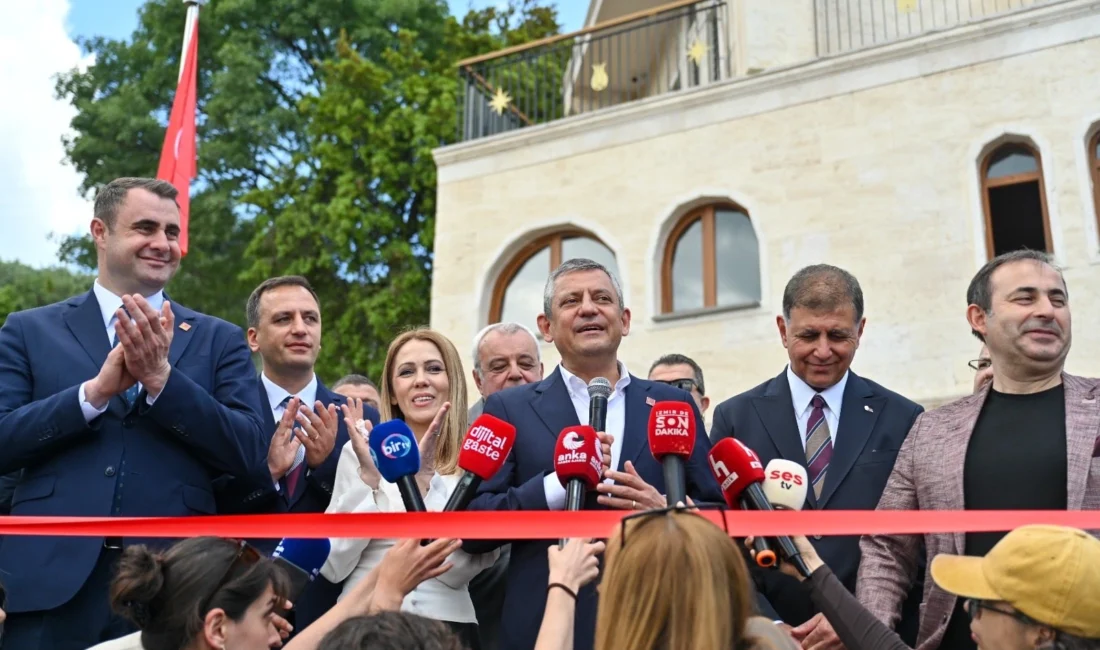 CHP Genel Başkanı Özgür Özel, Bornova Belediyesi tarafından Sarnıç Mahallesi'nde