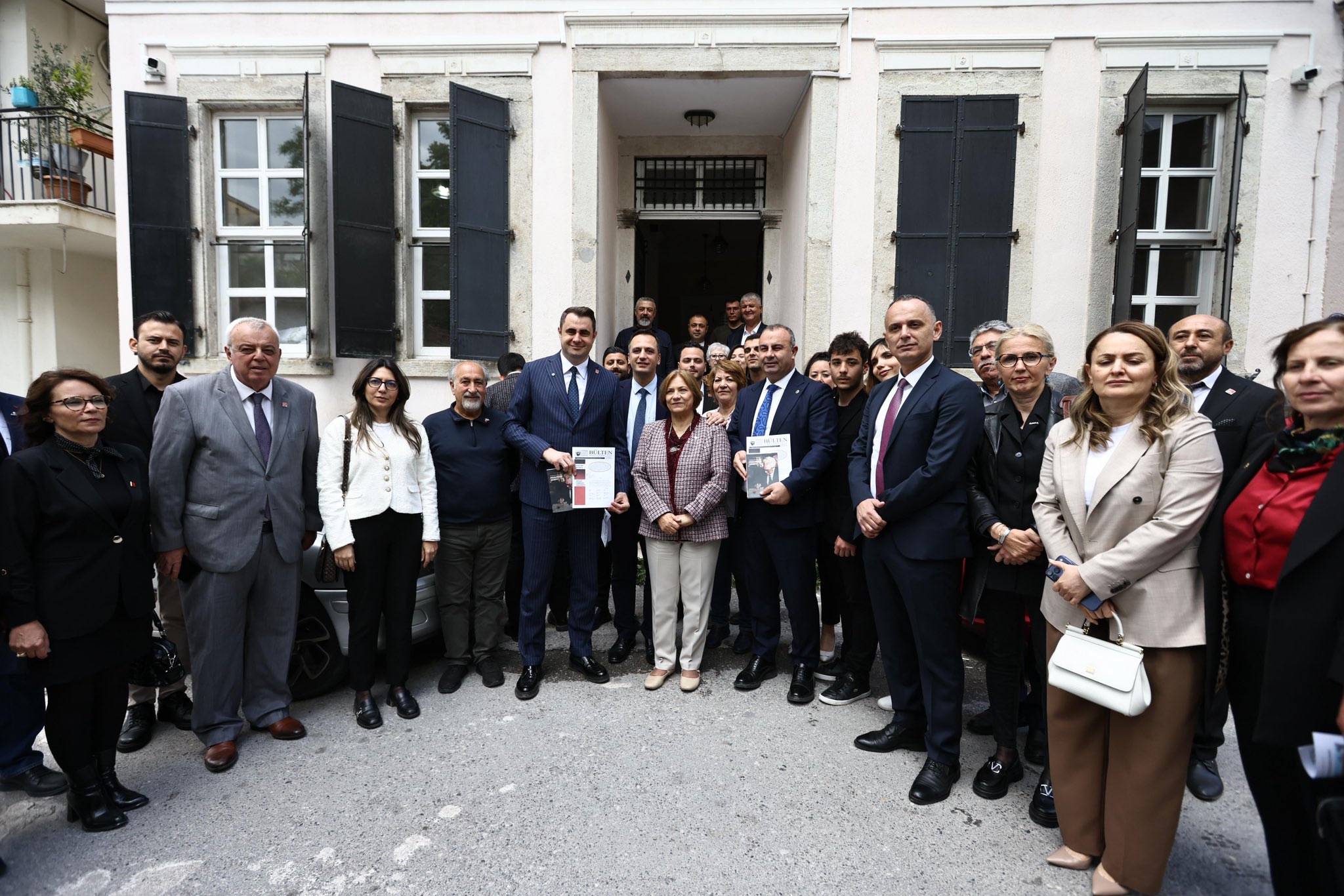 CHP'li Güç'ten AK Parti'ye esnaf kürsüsü yanıtı: "Halkın gündemi rant değil, geçim!"