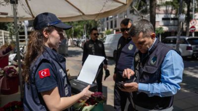 İzmir Bornova'da denetimler hızlandı. Zabıta ekipleri, mobil uygulama ve taşınabilir