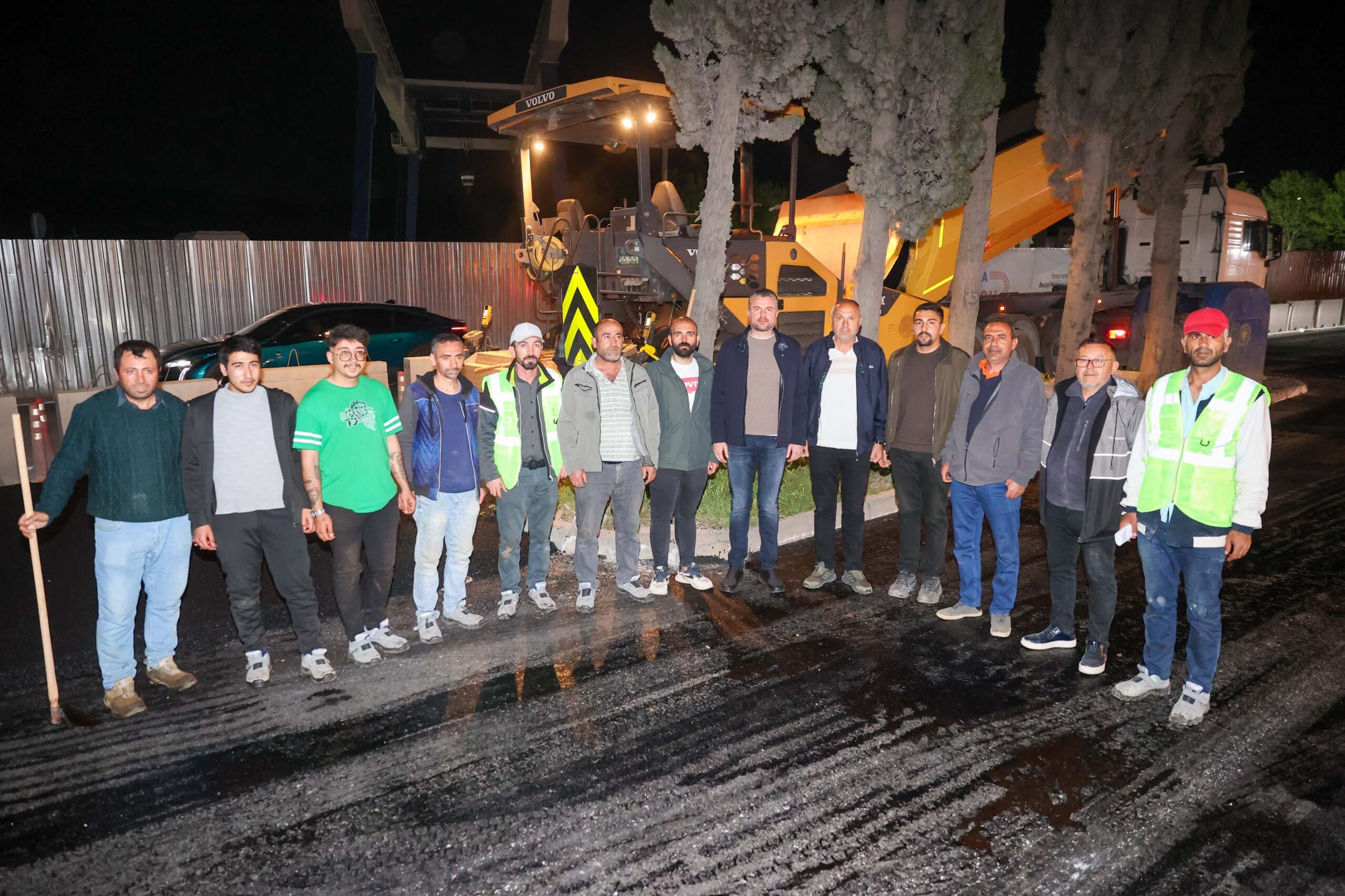 İzmir Büyükşehir Belediyesi ile koordineli olarak yürütülen asfalt çalışmaları kapsamında