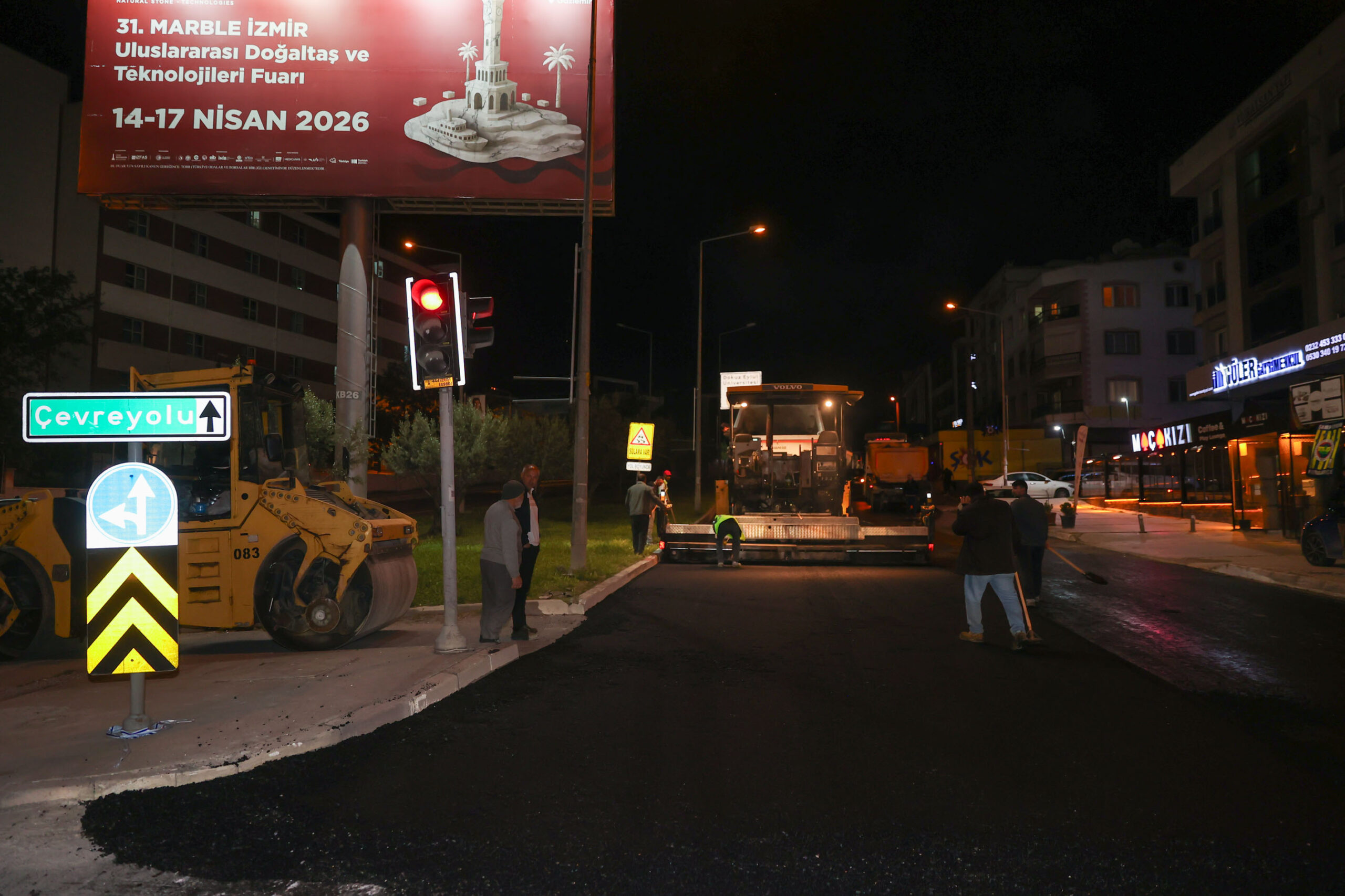Buca’nın yollarına gece mesaisi: 15 bin ton asfalt serildi!