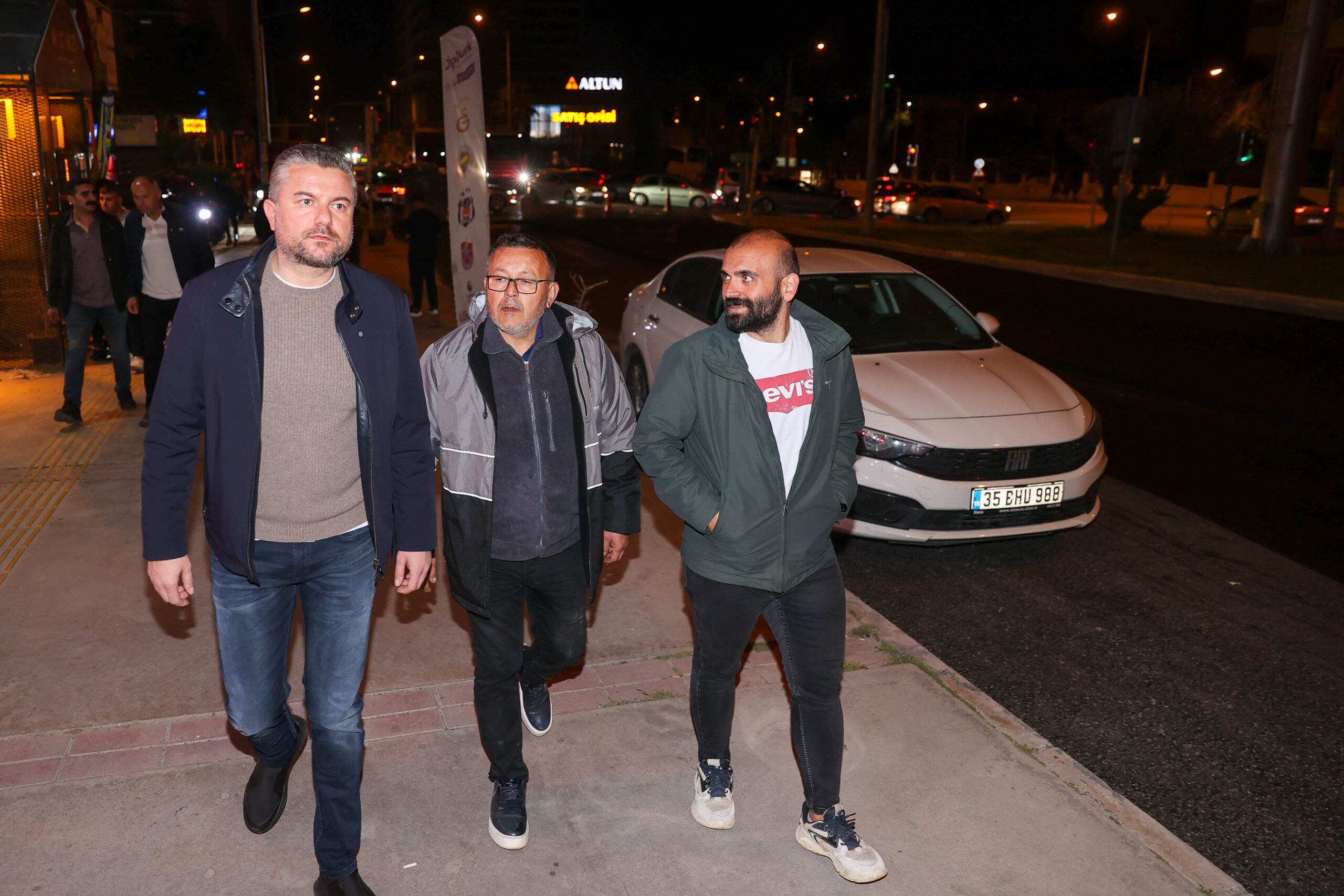 Buca’nın yollarına gece mesaisi: 15 bin ton asfalt serildi!