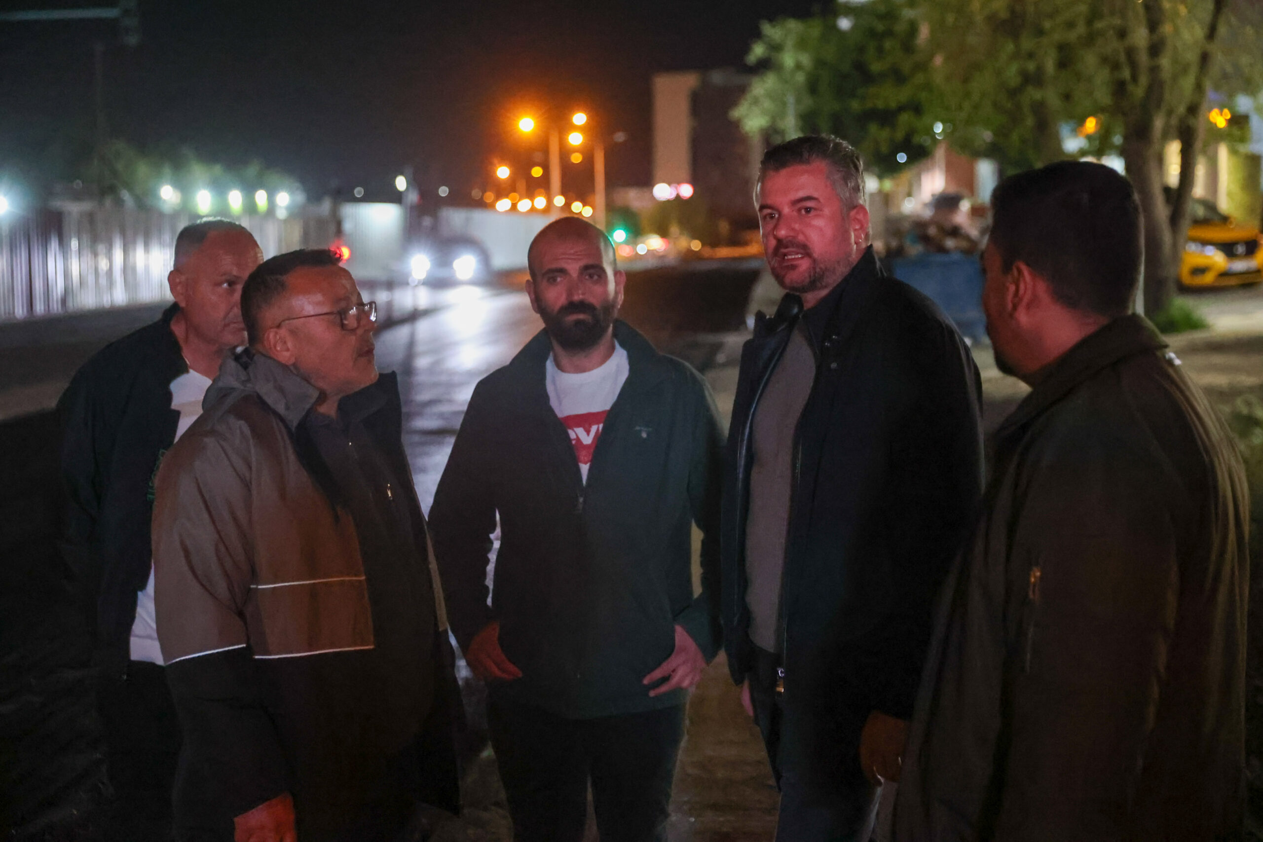 Buca’nın yollarına gece mesaisi: 15 bin ton asfalt serildi!